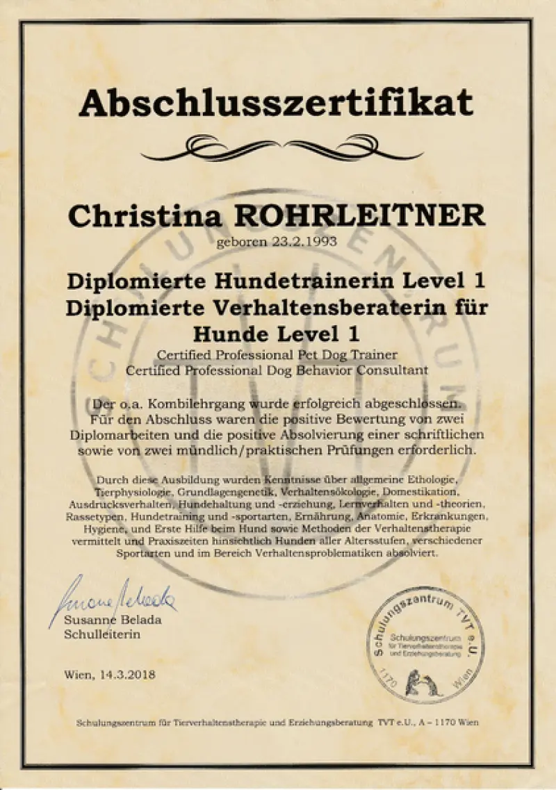 Abschlusszertifikat von Christina als diplomierte Hundetrainerin und Verhaltensberaterin für Hunde, Schulungszentrum für Tierverhaltenstherapie